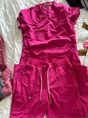Fabletics scrub set
